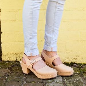 Nude Leather Clogs! Lotta from Stockholm